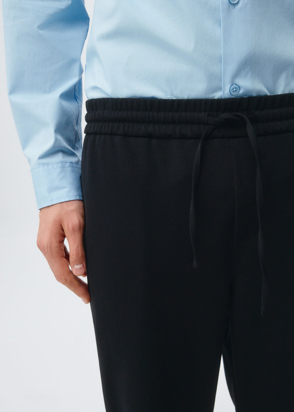 ELASTIC WAISTBAND SLIM FIT TROUSERS WITH MID RISE BLACK