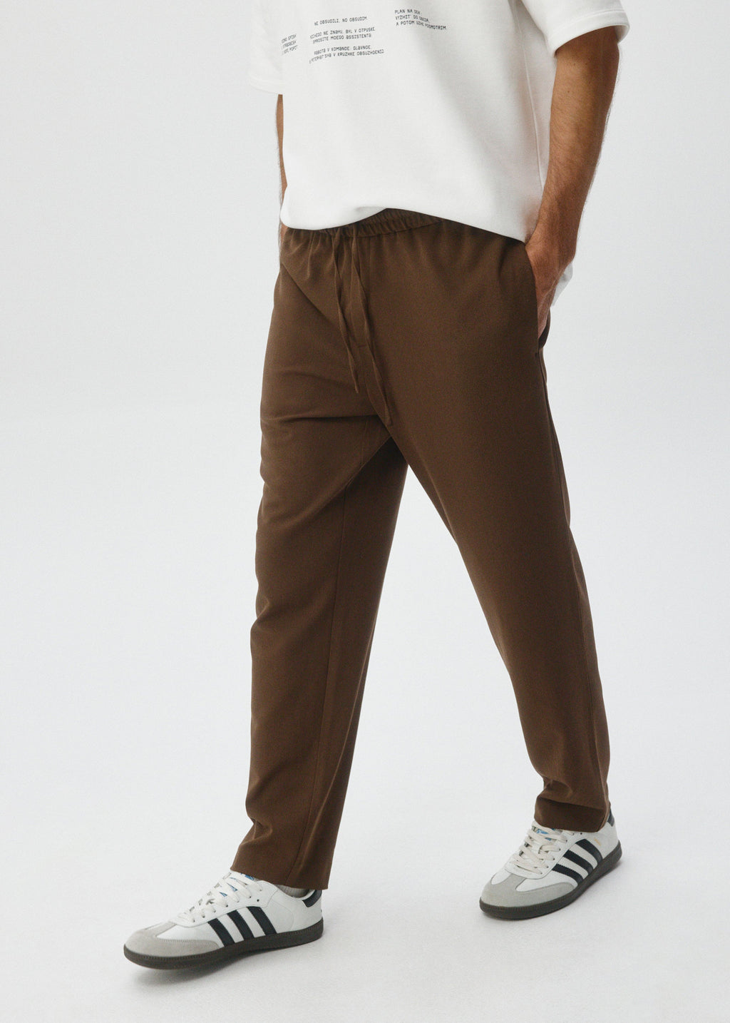 ELASTIC WAISTBAND SLIM FIT TROUSERS WITH MID RISE BROWN