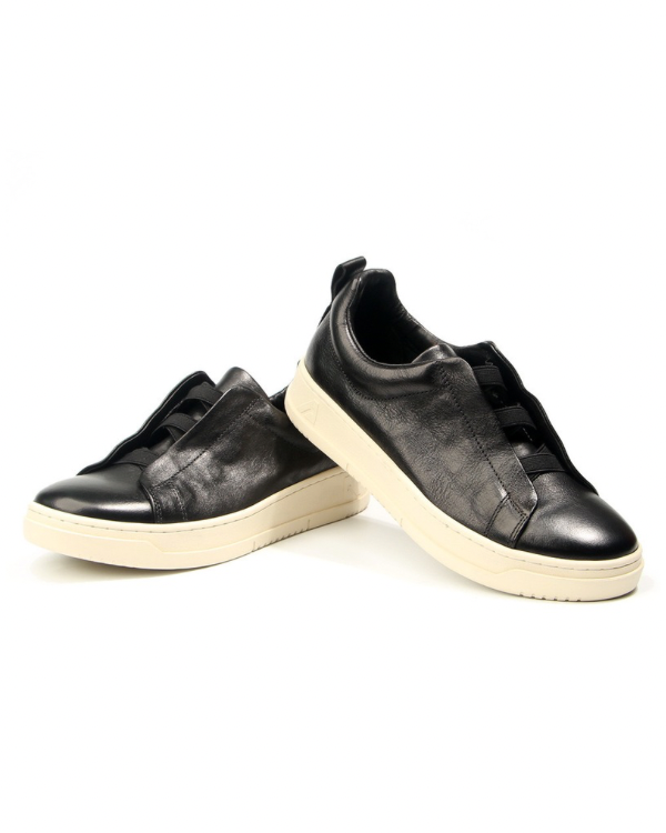 The Worn Vintage Laceless Leather Sneaker